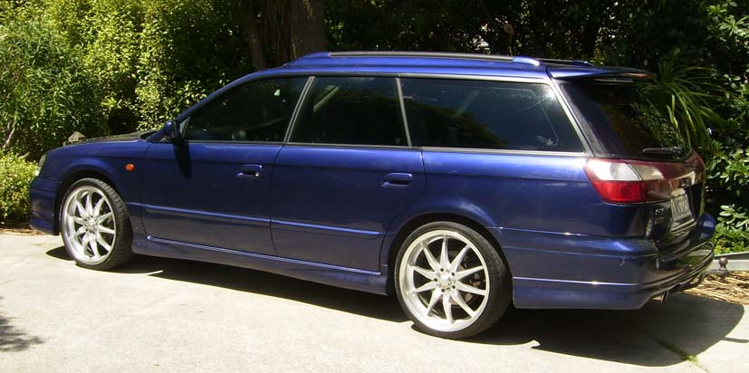 Subaru-Legacy-blue-wagon